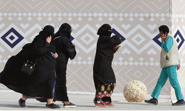 Saudi Cleric Says Women  Need Not Wear Abaya Robe in Public